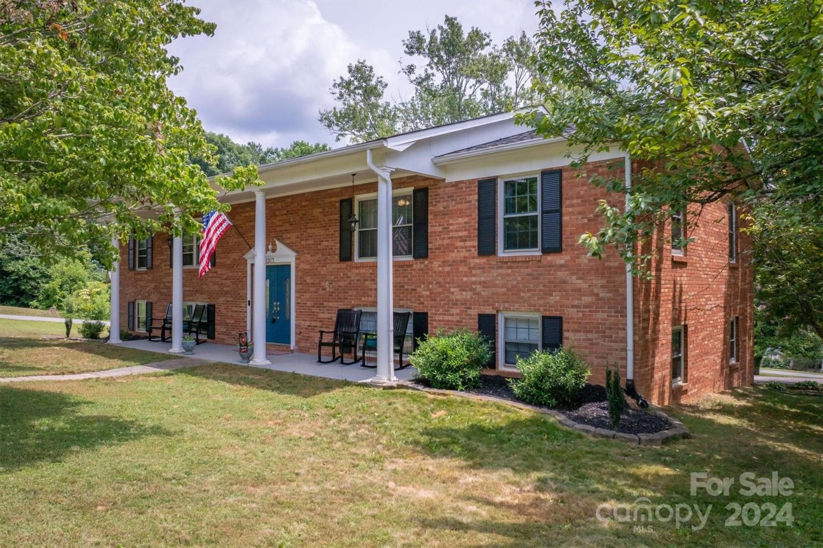 1317 Meadow Lane