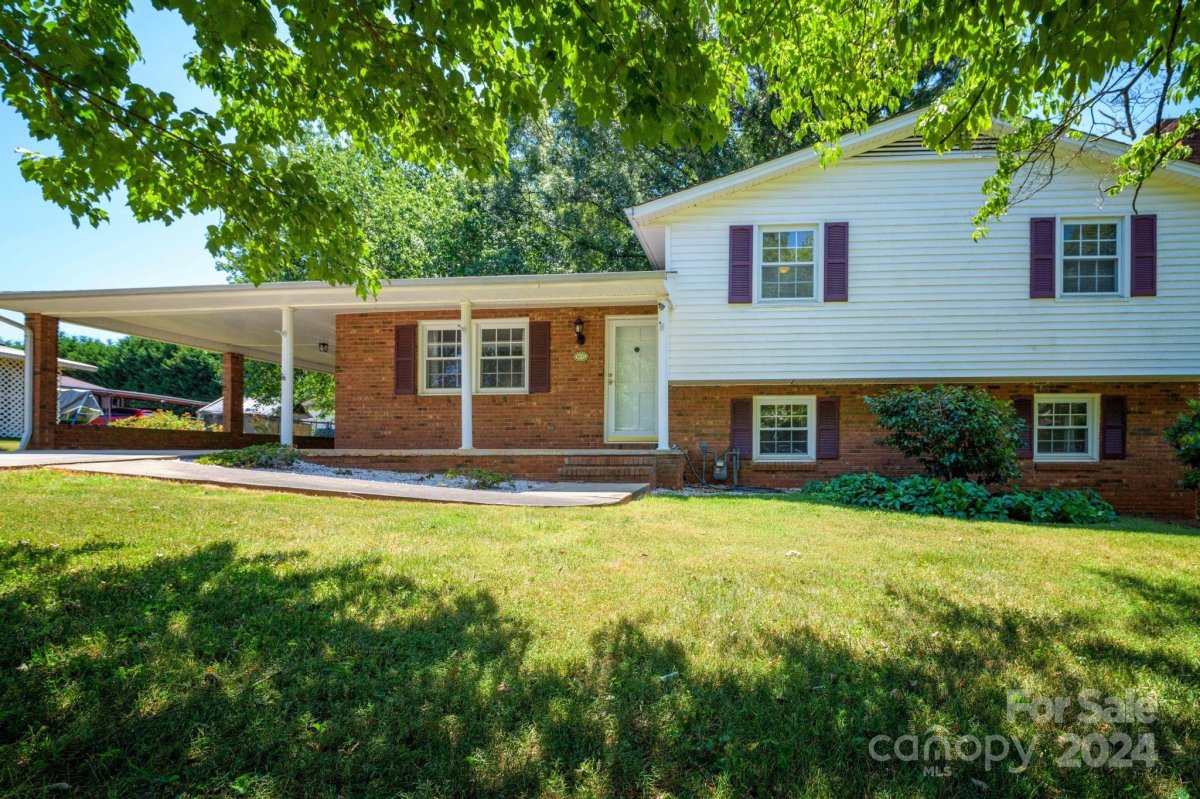 1933 Colonial Lane