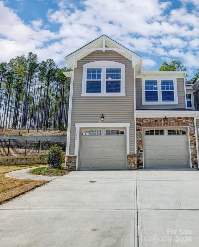 1616 Munstead Place