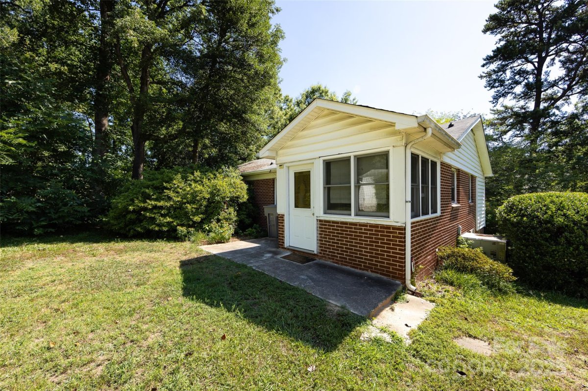2001 Mcdonald Drive