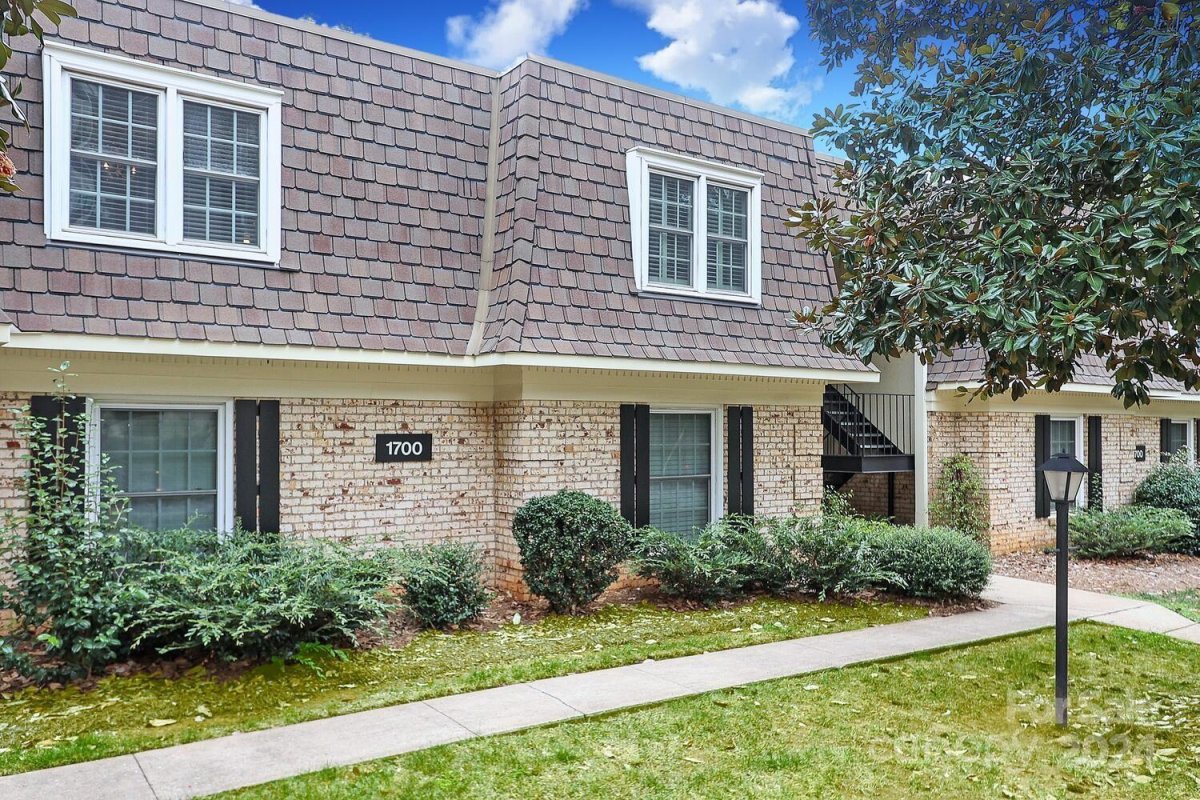 1700 Roxborough Road unit E
