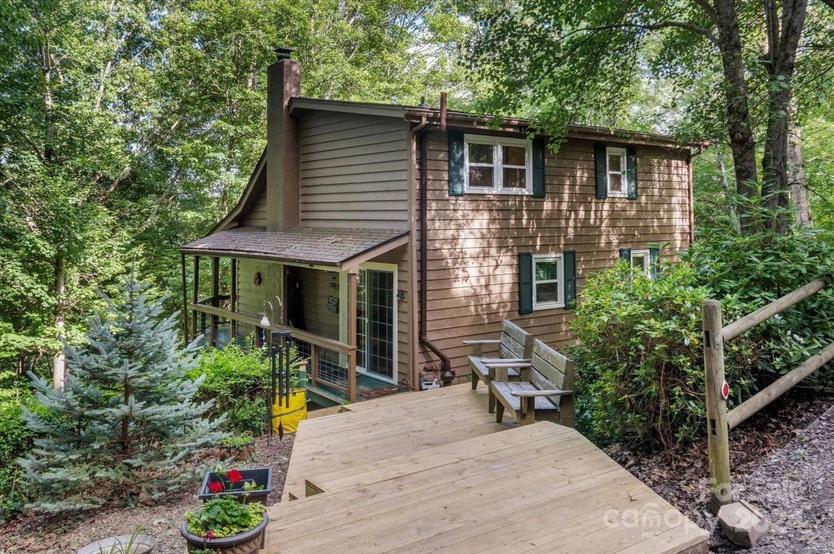 484 Wendy Way
