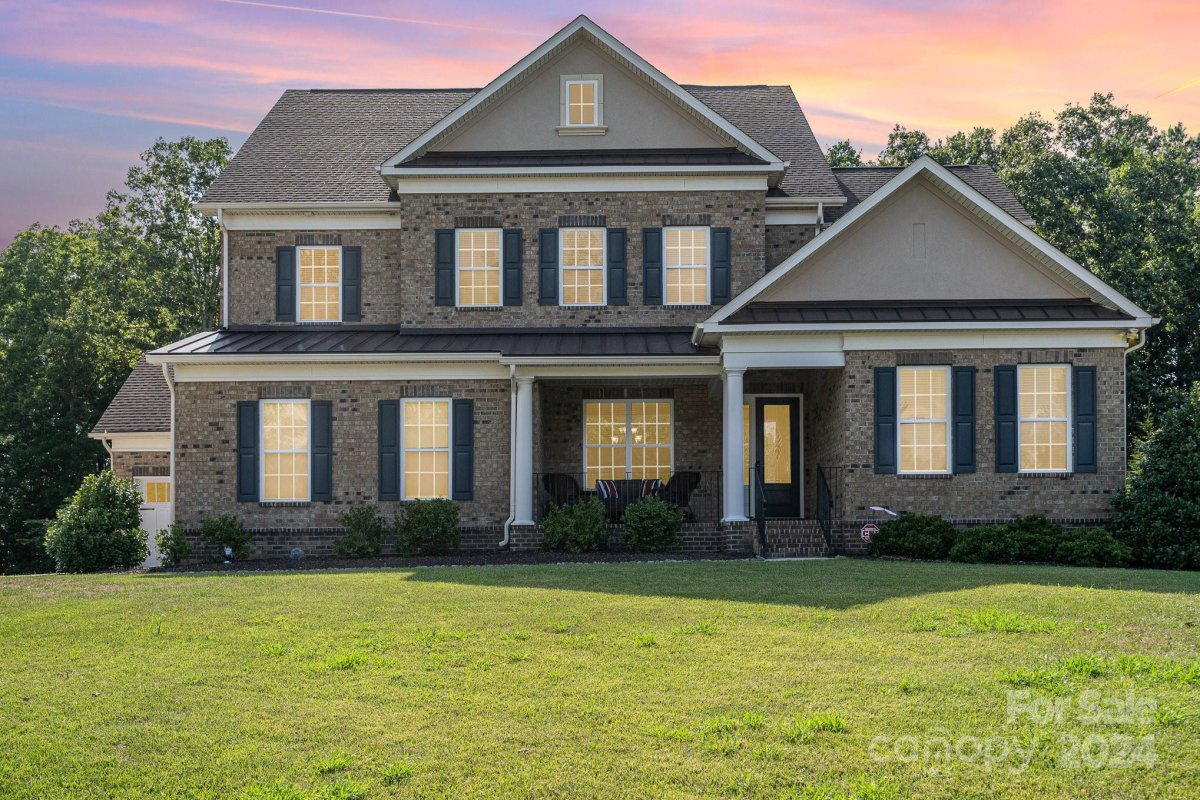 1402 Smoketree Court