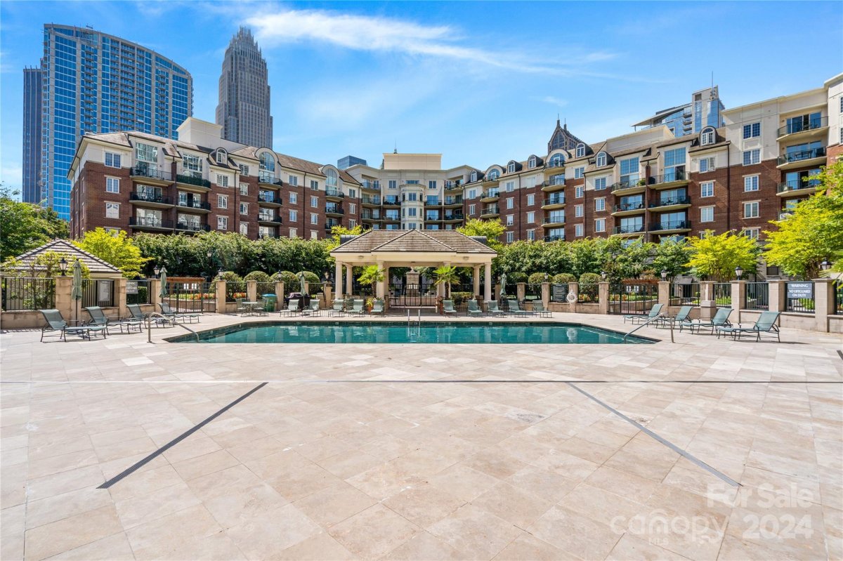 300 W 5th Street 521