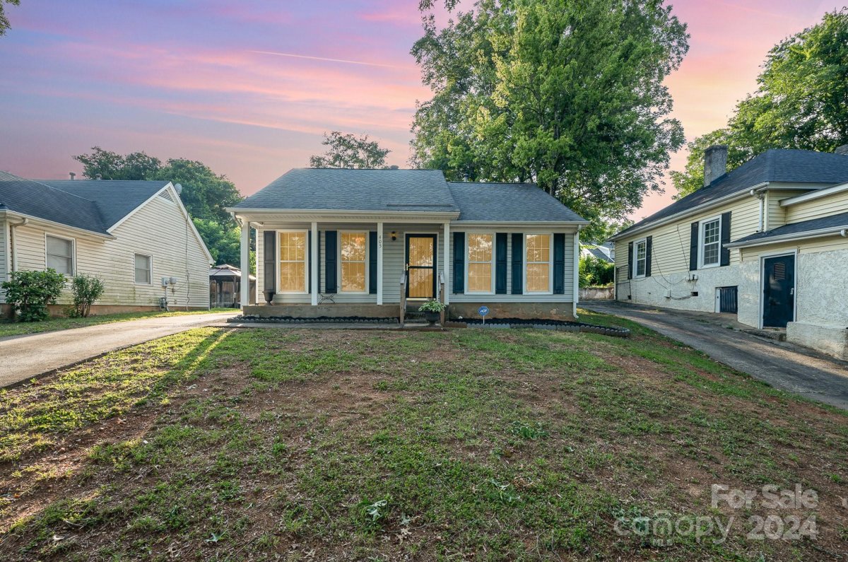 405 N Summit Avenue