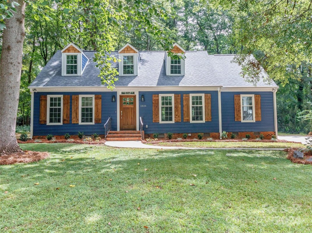 1825 Bobolink Lane