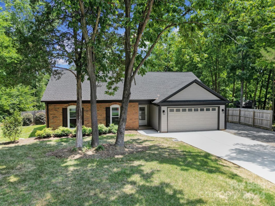 2312 Castlecomer Drive