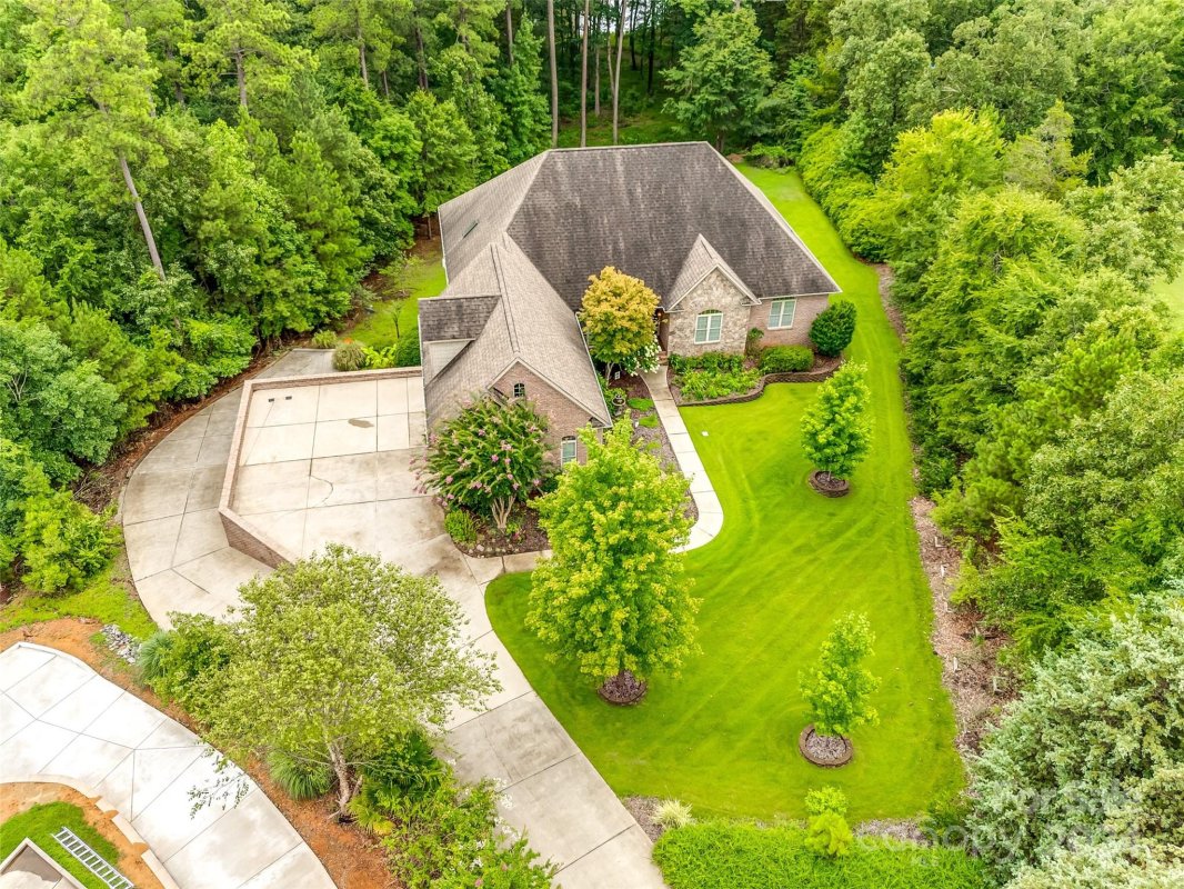 2218 Pinion Point