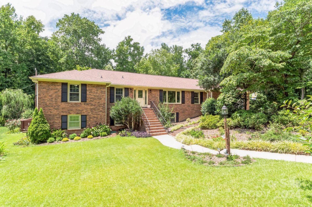 7327 Leesburg Road