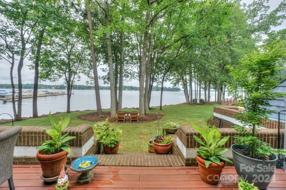403 Northwest Drive