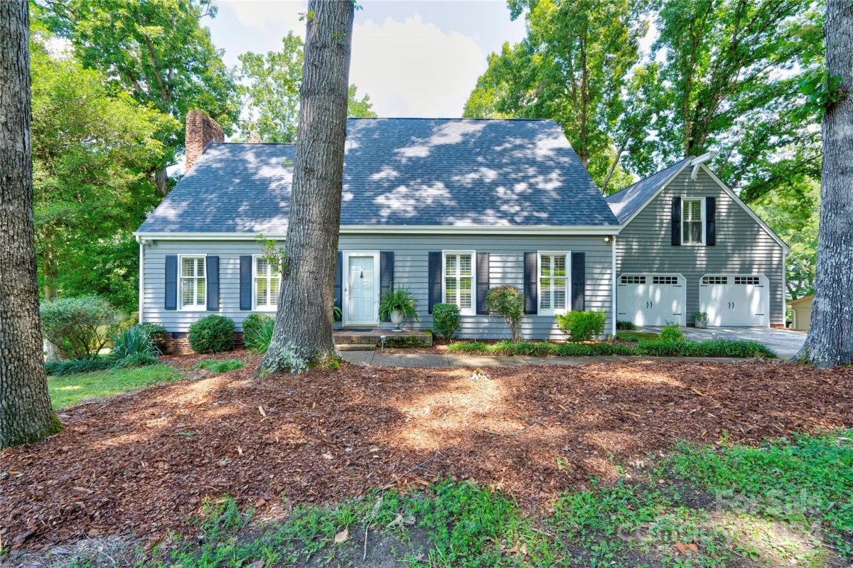 8 Heritage Lane