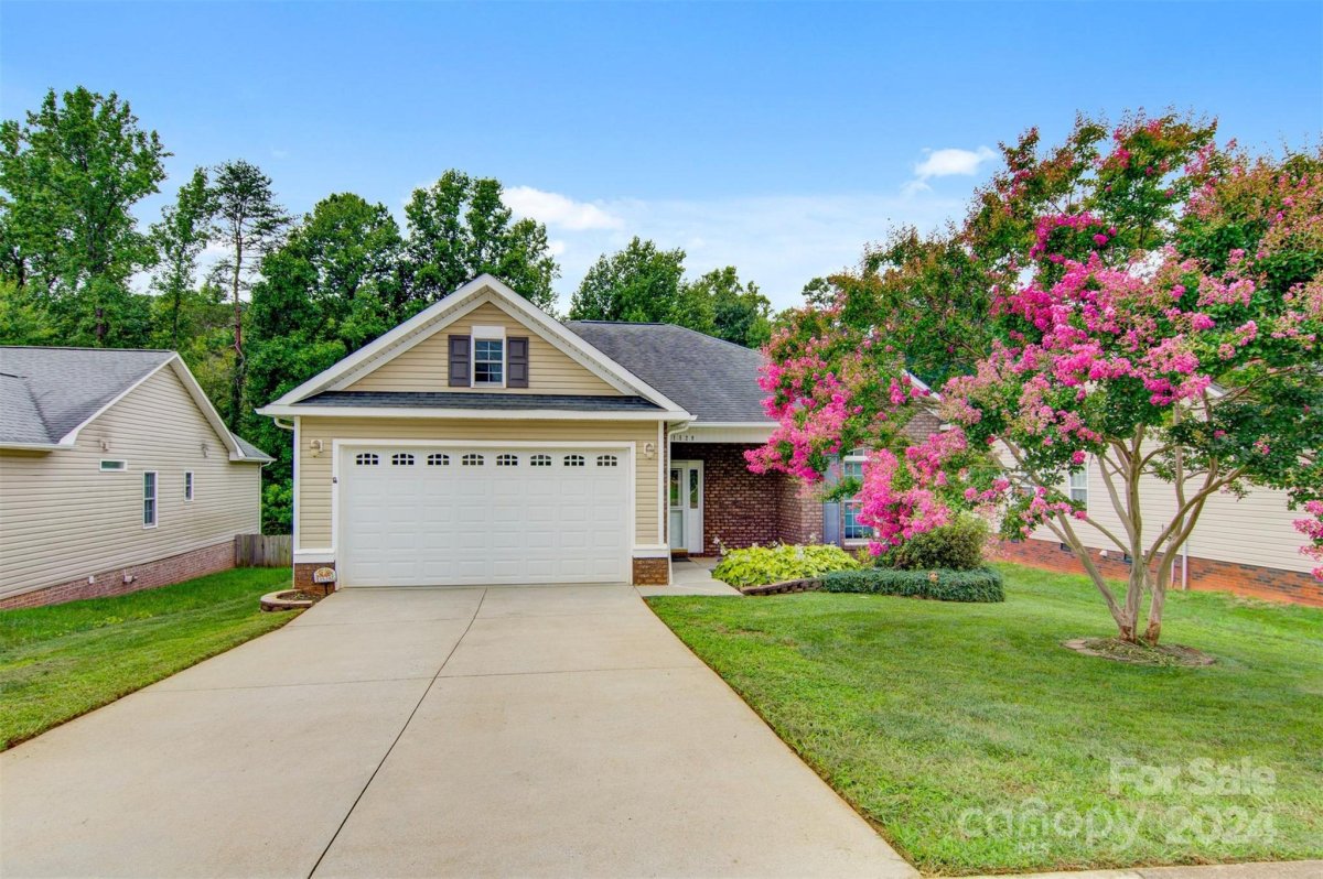 1528 Mayfair Drive