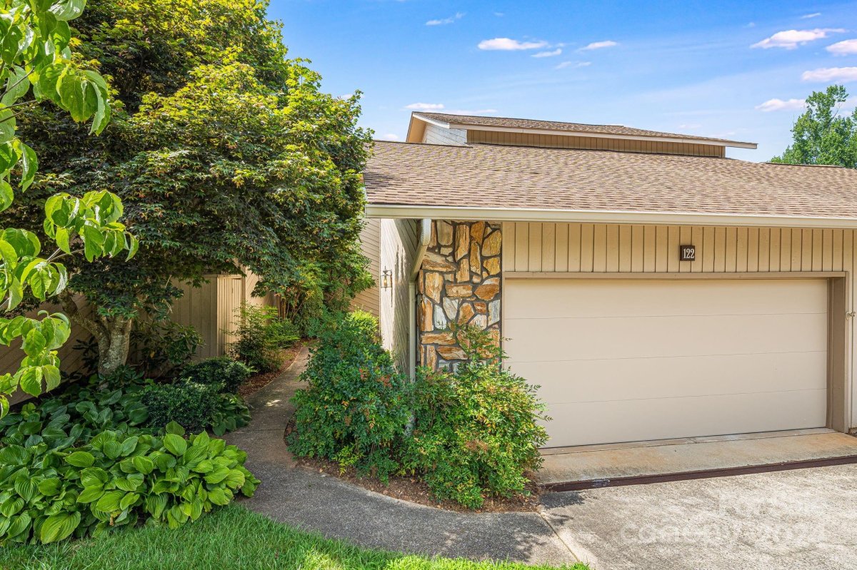 122 Deerlake Drive