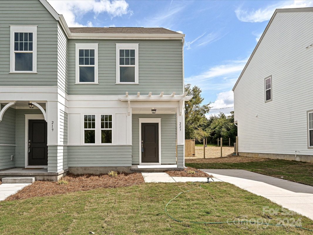 223 Hoskins Avenue Drive