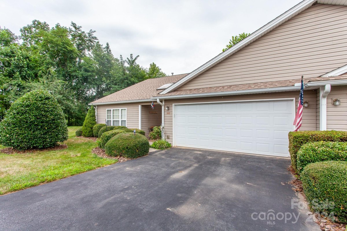 302 Castle Creek Drive