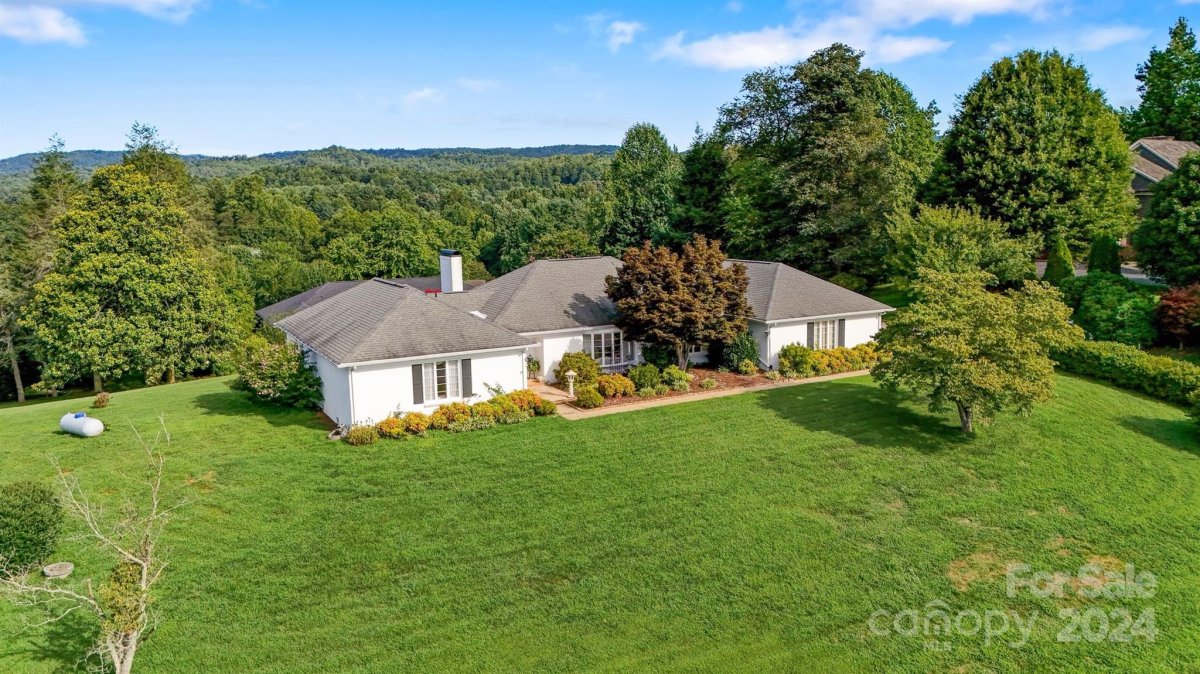 2781 Lakeview Drive