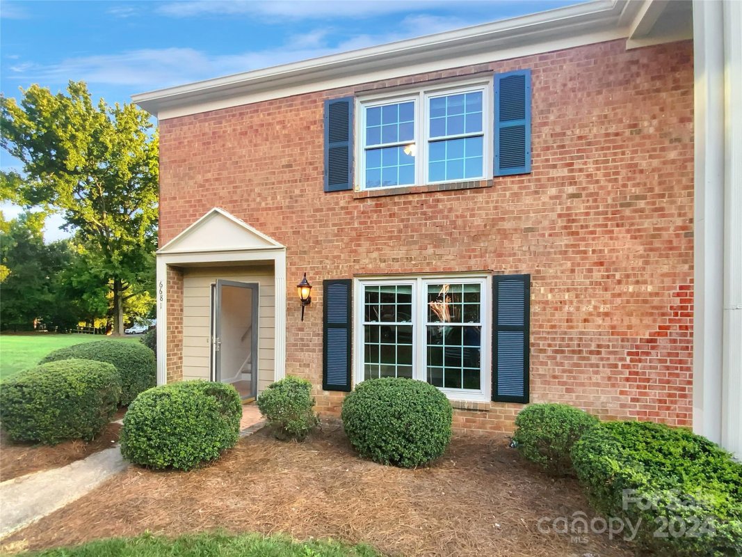 6681 Bunker Hill Circle