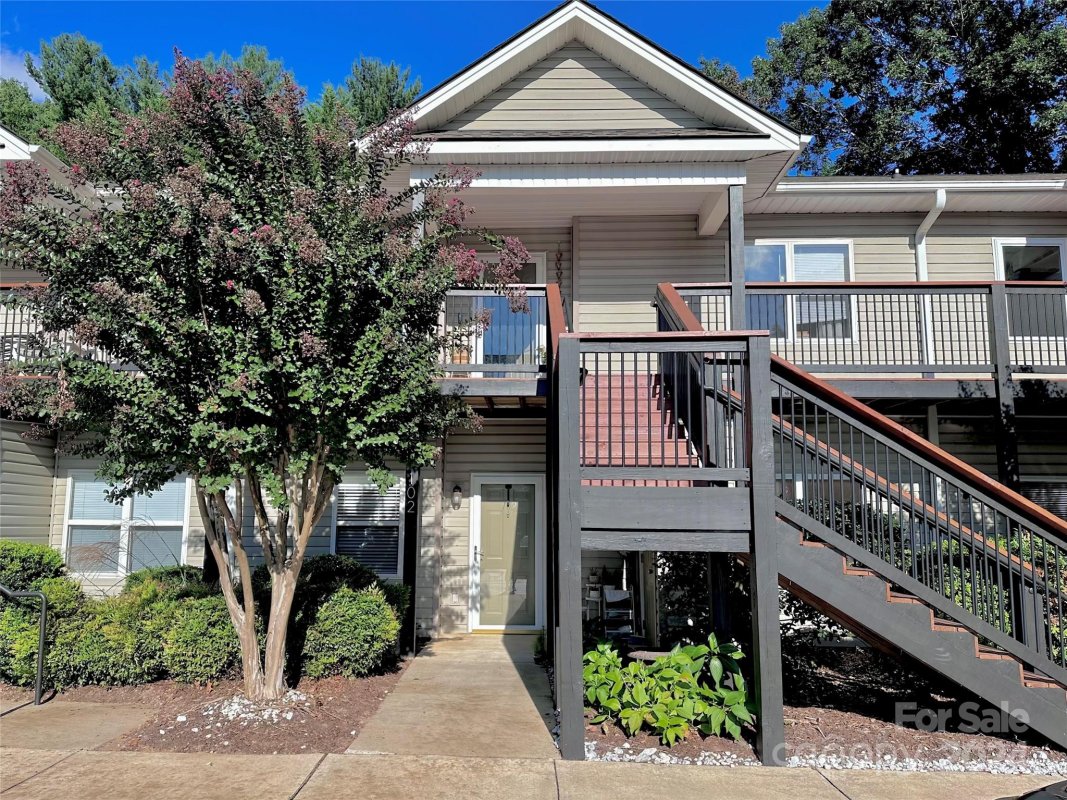 102 Carlyle Way