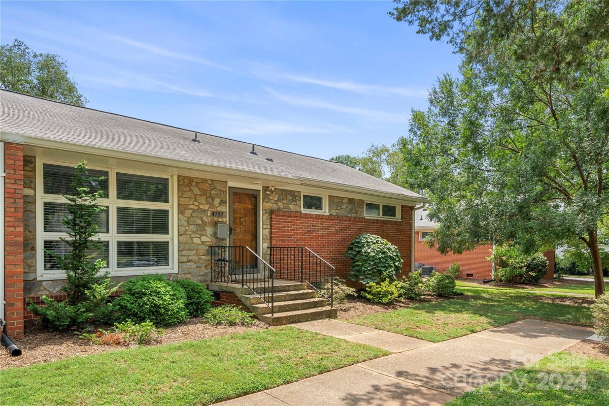 4737 Woodlark Lane