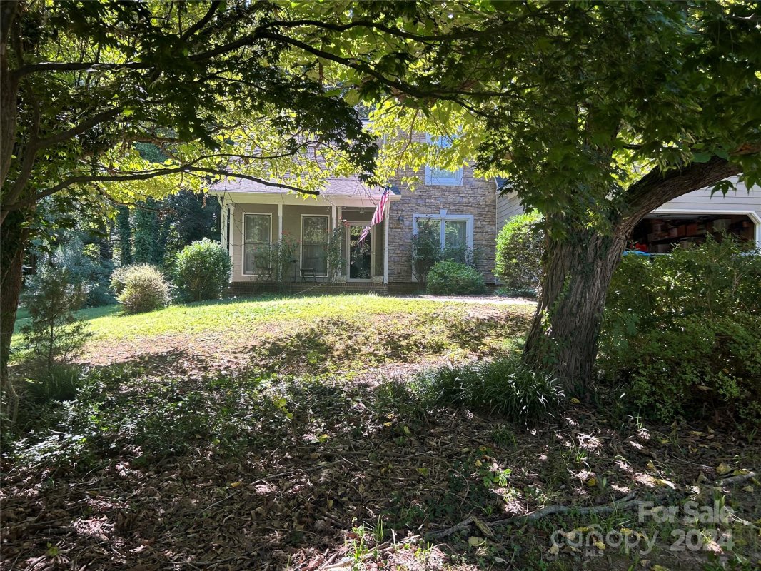 3016 Oakcroft Drive