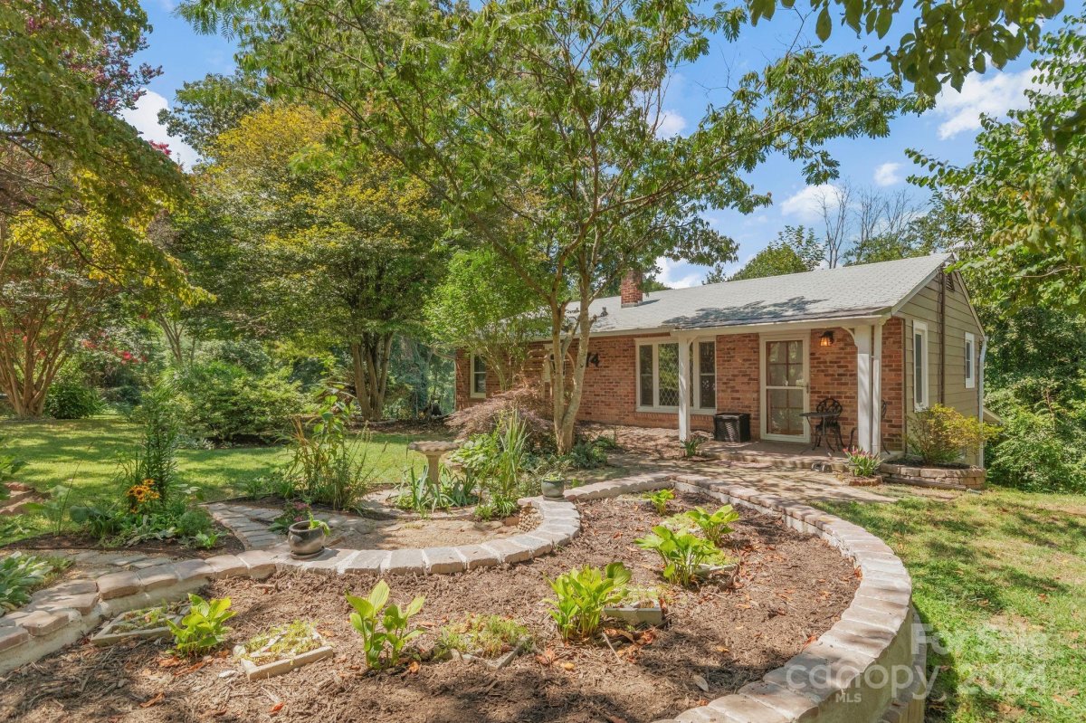 74 Lakeside Drive