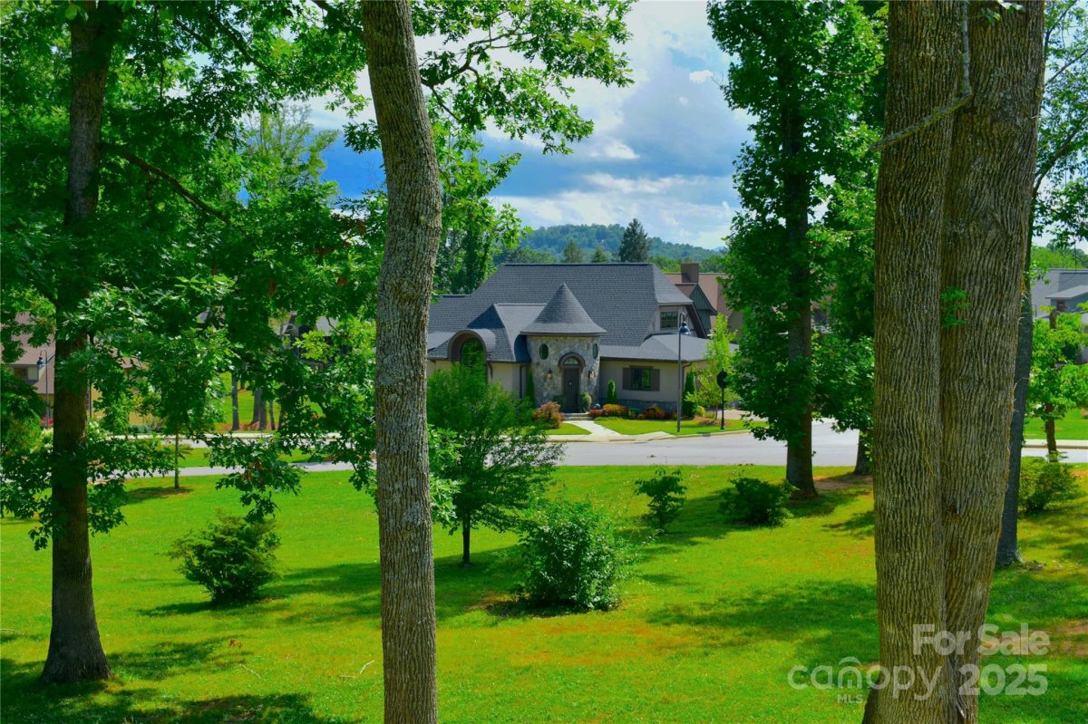 4 Chantilly Drive
