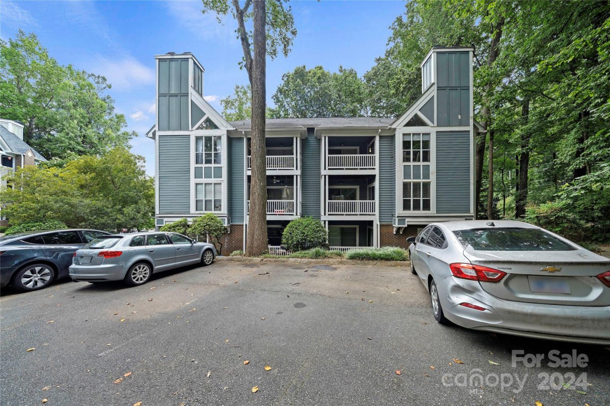 2512 Cranbrook Lane