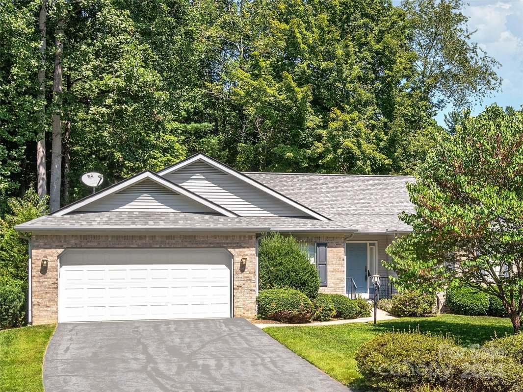 8 Pebble Beach Court