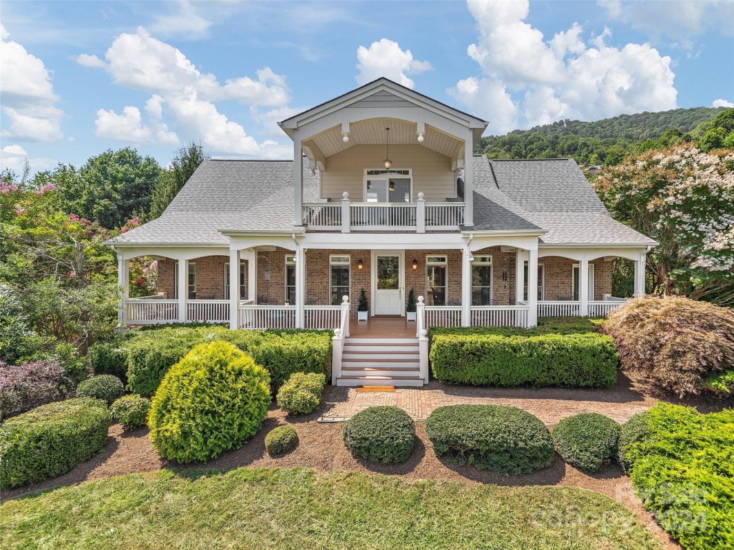 296 Cardinal Lane