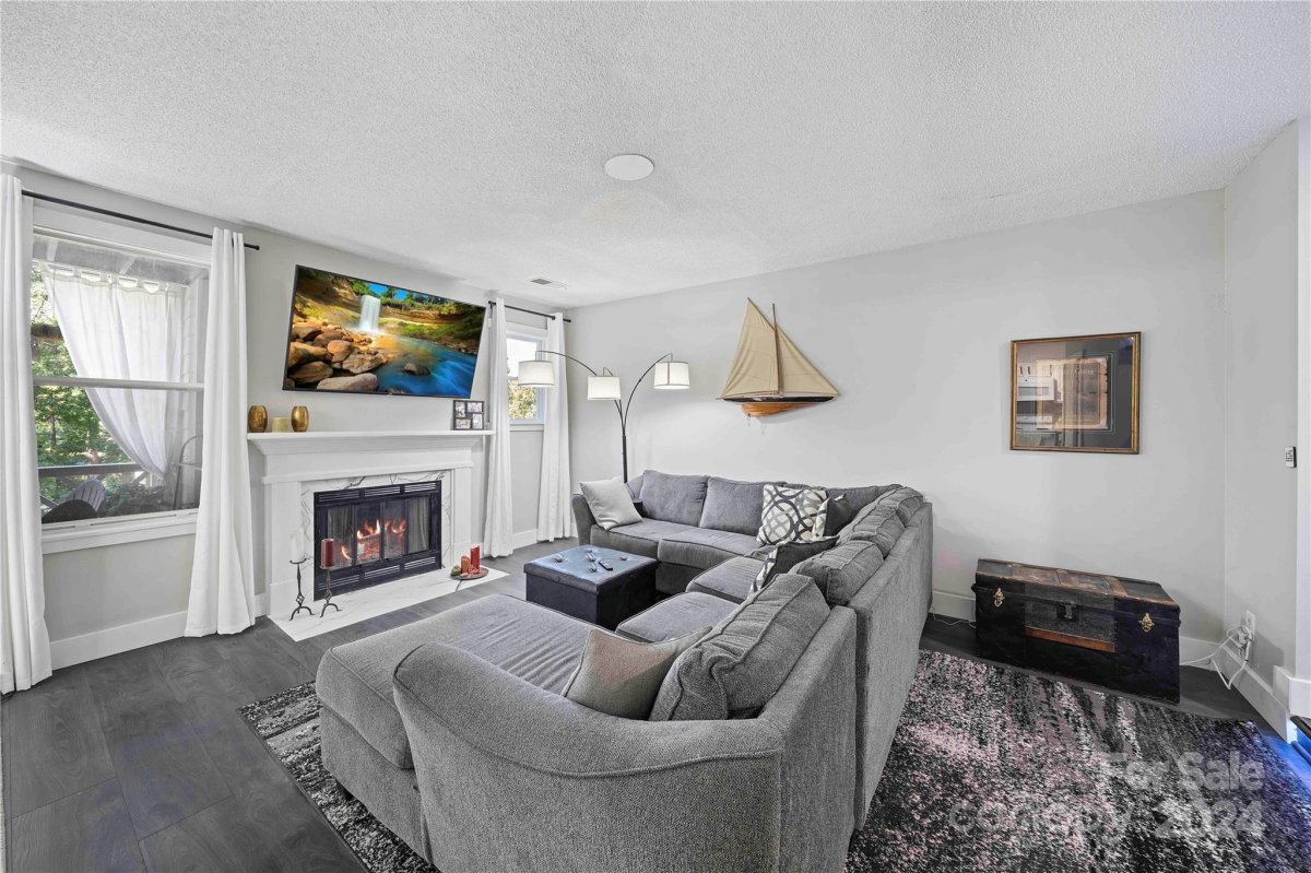 20123 Henderson Road C