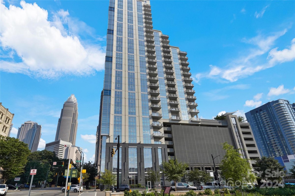 333 W Trade Street 1409