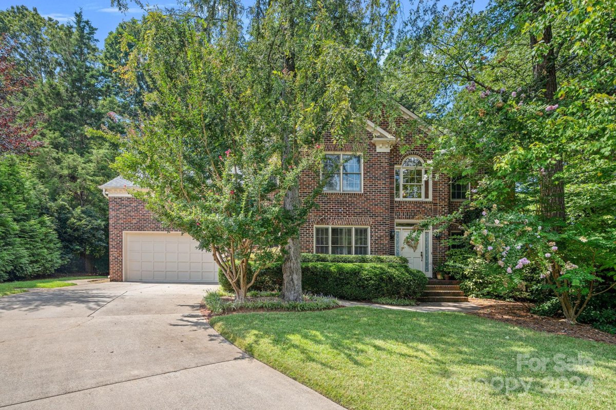 8907 Pointview Place