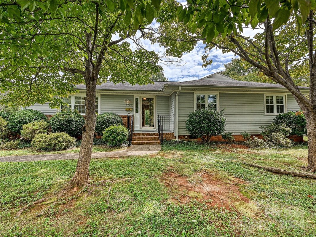 2142 Regent Court