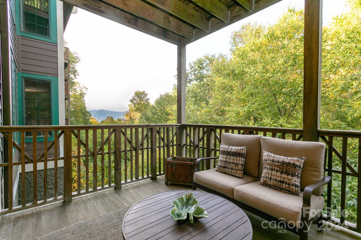 222 Creekside Way D/102
