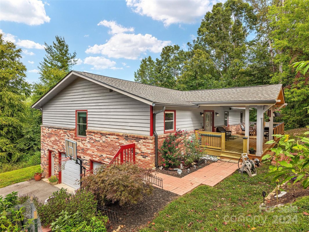 4 Lynnette Drive