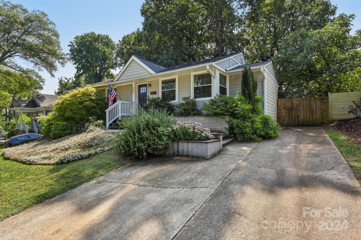 628 Manhasset Road