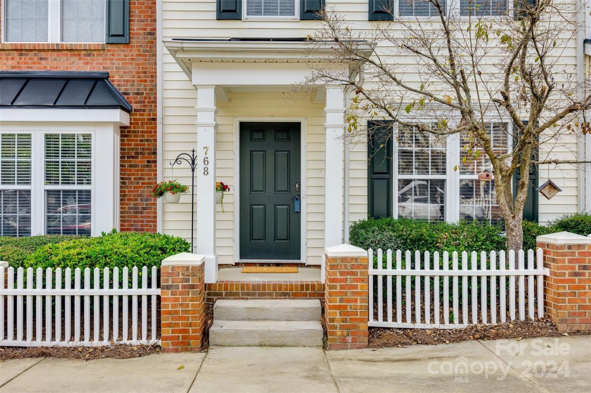 768 Atherton Way