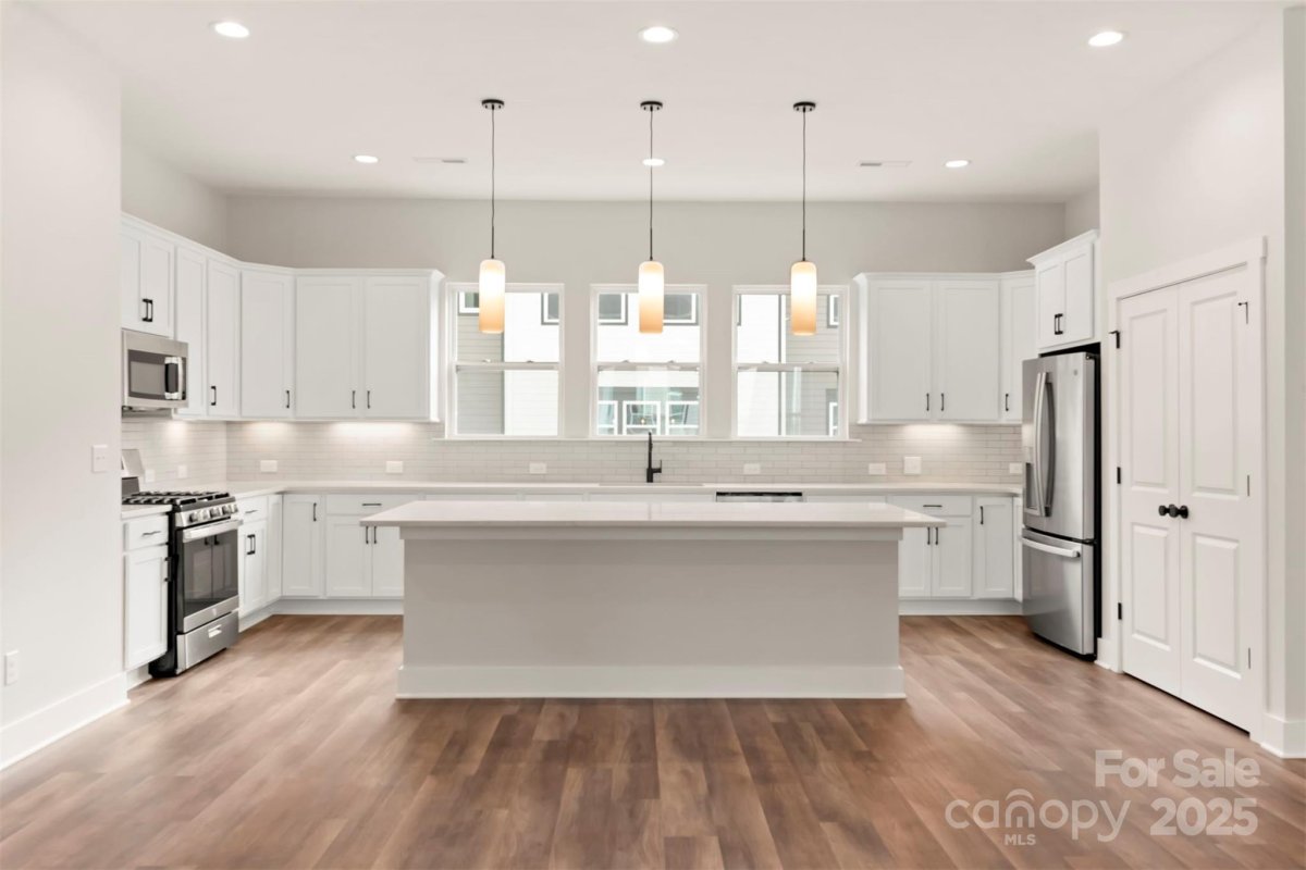437 Nathaniel Way BRX0034