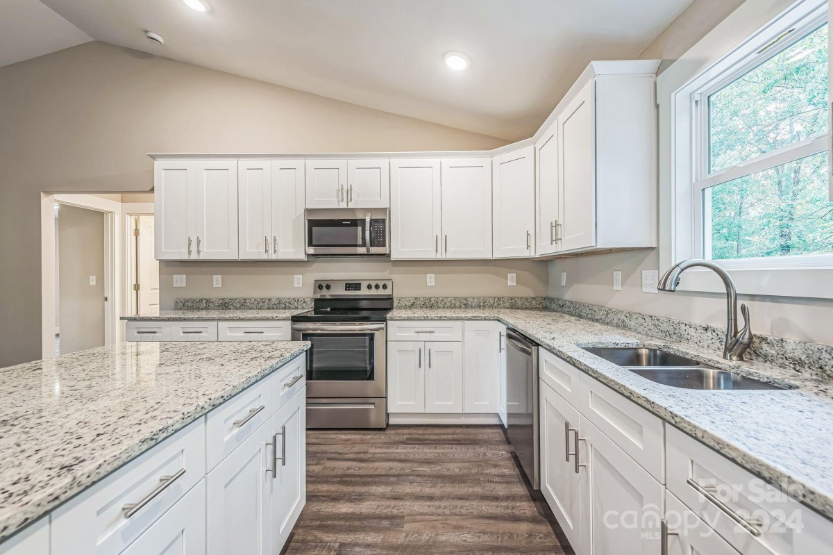 2502 Maplewood Drive