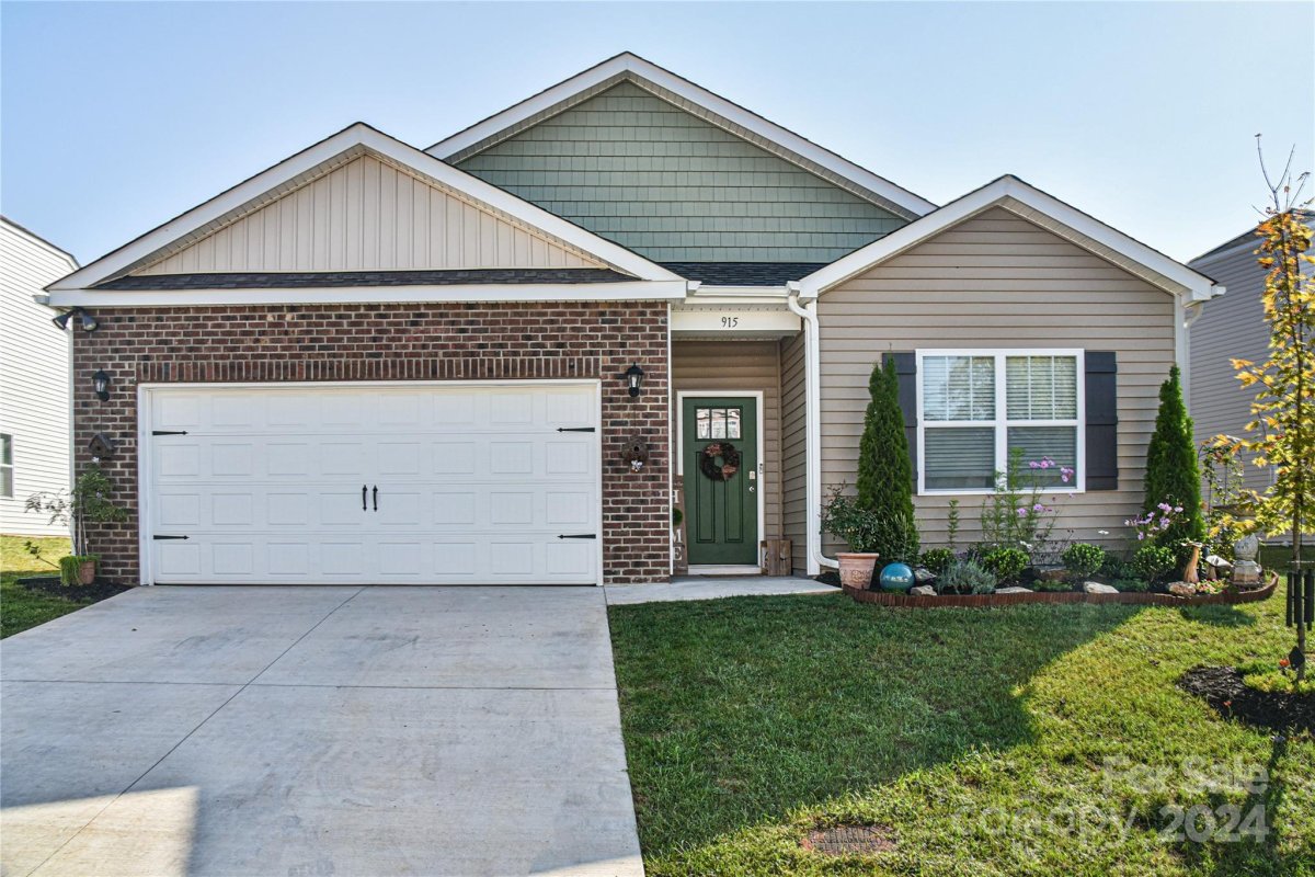 915 Newport Court