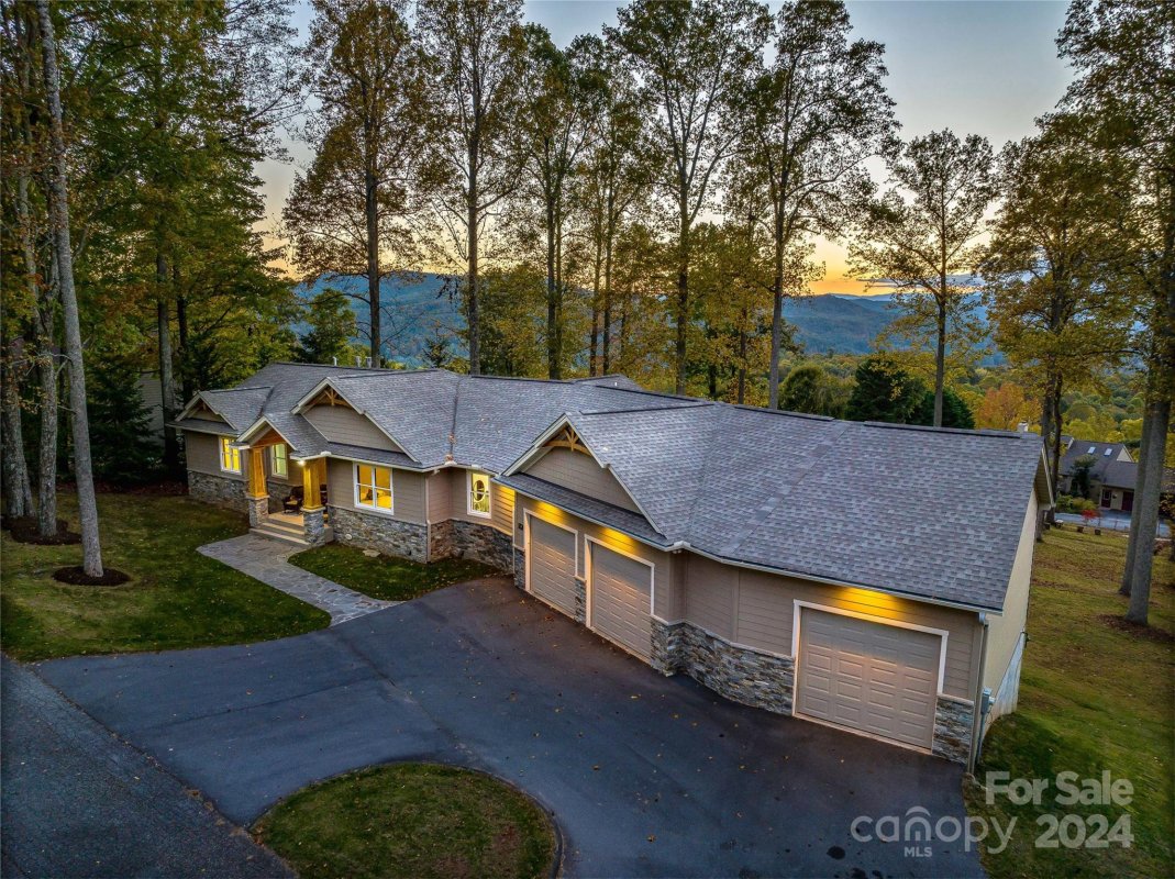 948 Eagles Court