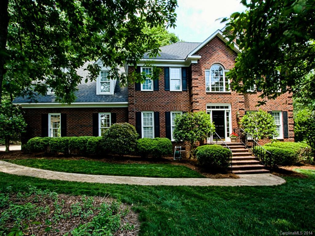 915 Waterview Lane