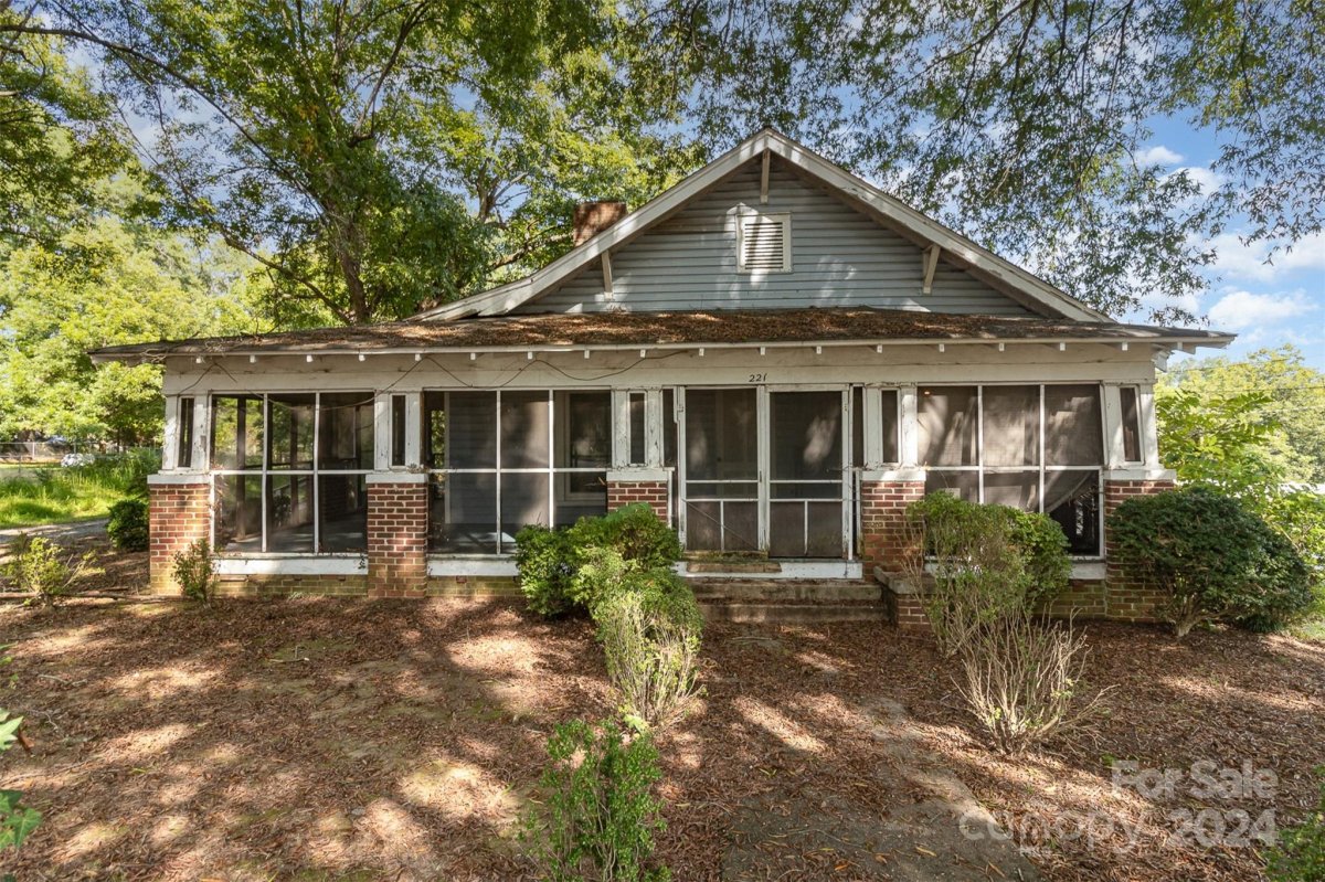 221 Palmer Street