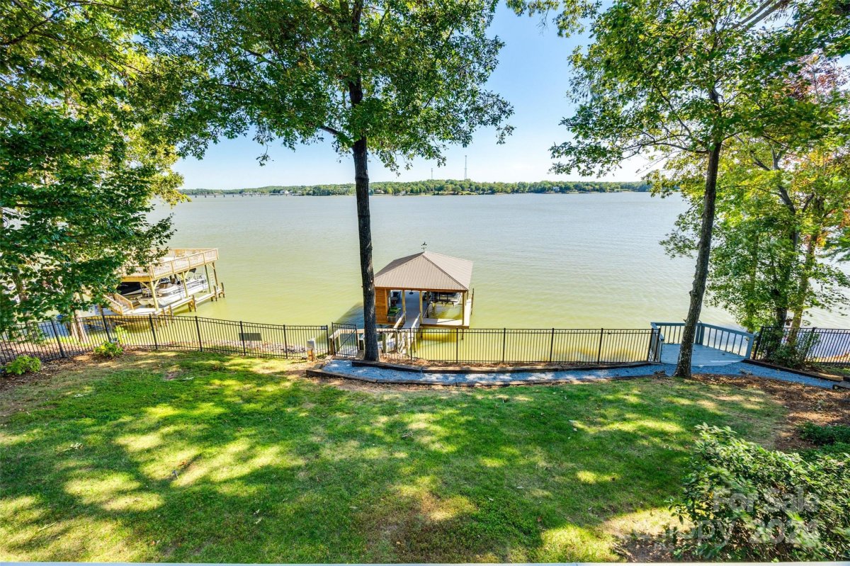 38 Sunrise Point Road