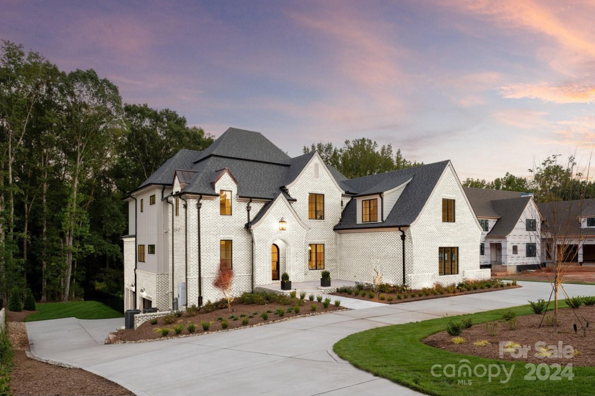 209 Crest Court