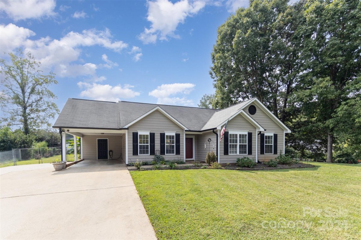 105 Chinaberry Court
