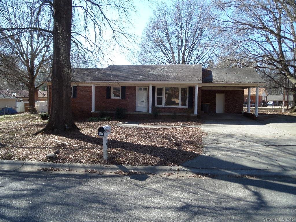 305 Meadowood Circle