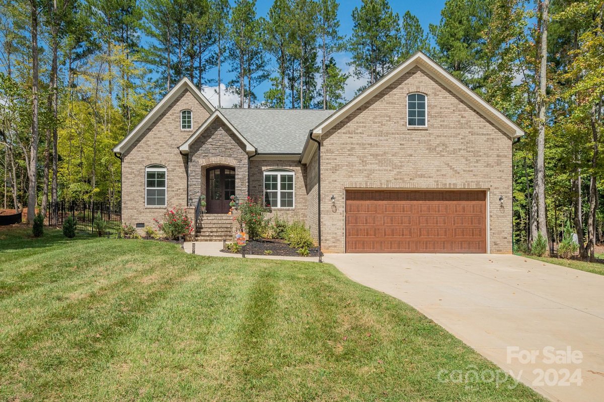 608 Sunset Pointe Drive