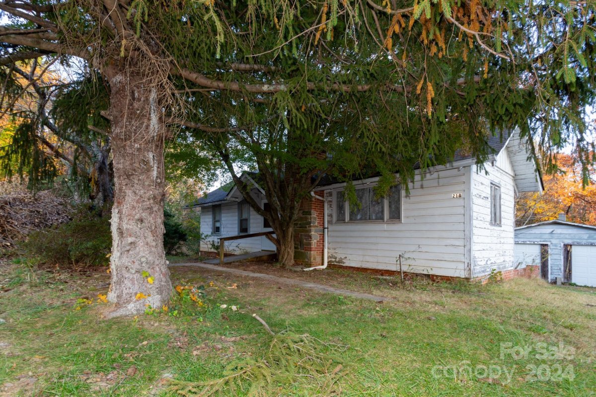 218 Northeast Avenue