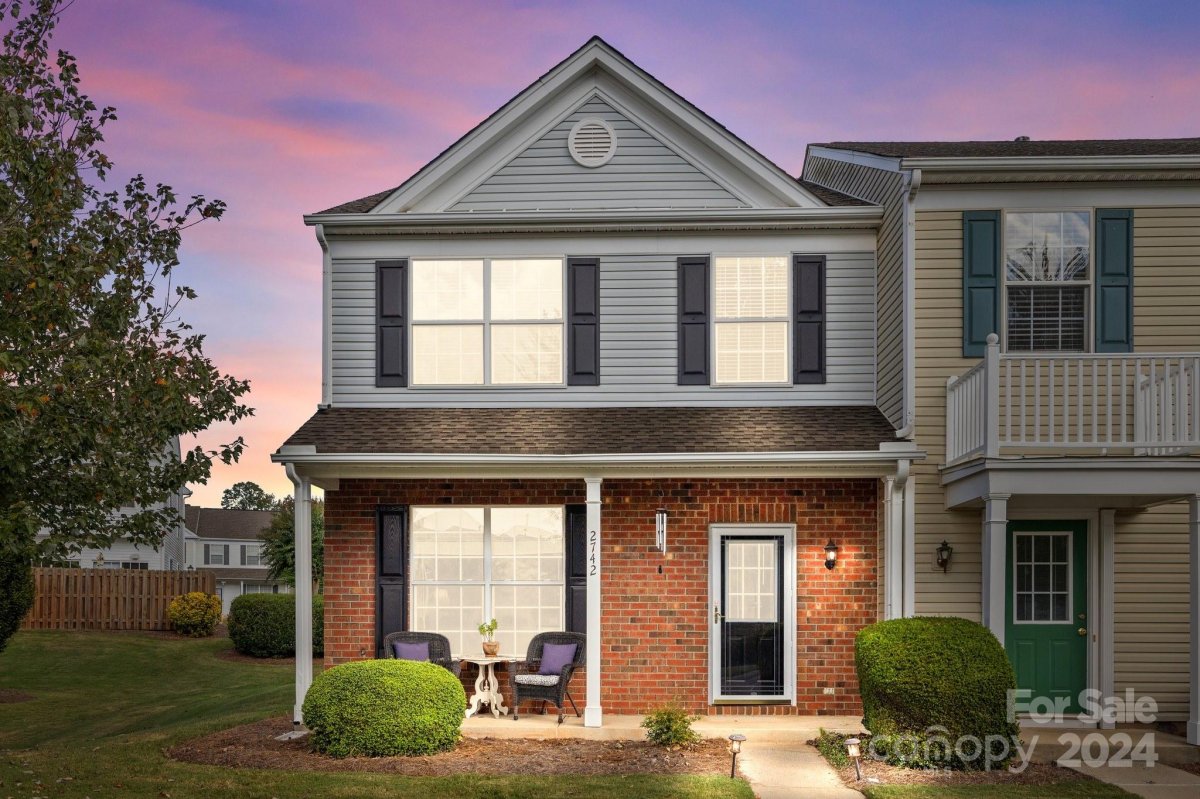 2742 Thornbush Court